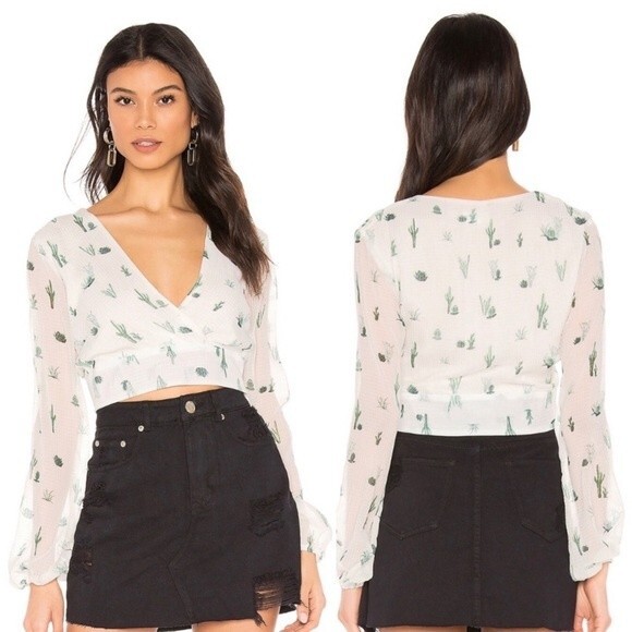 Superdown Revolve Cheyenne Crop Faux Wrap Surplus Top in White Cactus Print XS - Picture 6 of 16